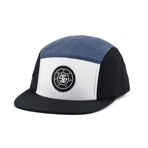 Mehrfarbige 5-Panel-Camper-Kappe mit gewebtem Patch