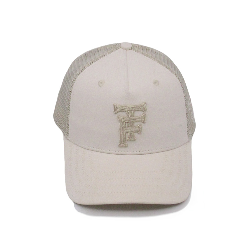 Schnell trocknende Trucker-M&uuml;tze aus Netzstoff mit individueller Stickerei
